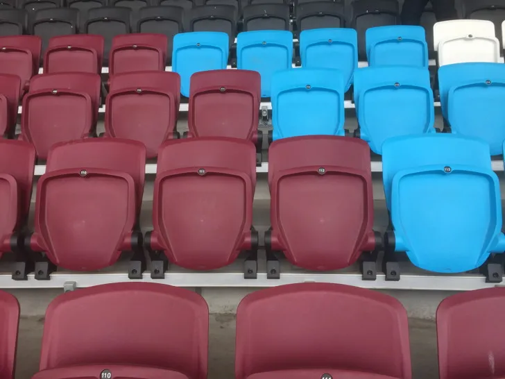 Ghế ngồi khán đài sân nhà West Ham tại London Stadium