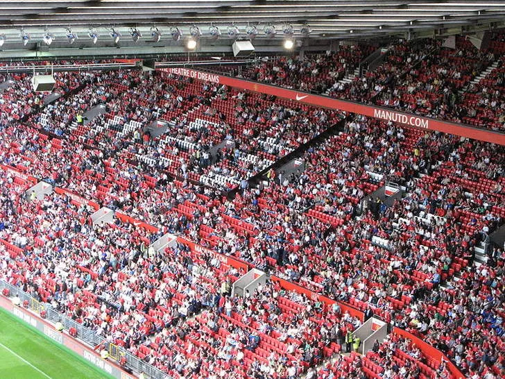 Góc nhìn cận cảnh khán đài Sir Alex Ferguson tại Old Trafford