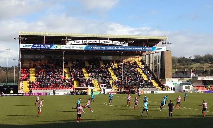 Góc nhìn cận cảnh khán đài Software Europe Stand, một phần không thể thiếu của sân Sincil Bank