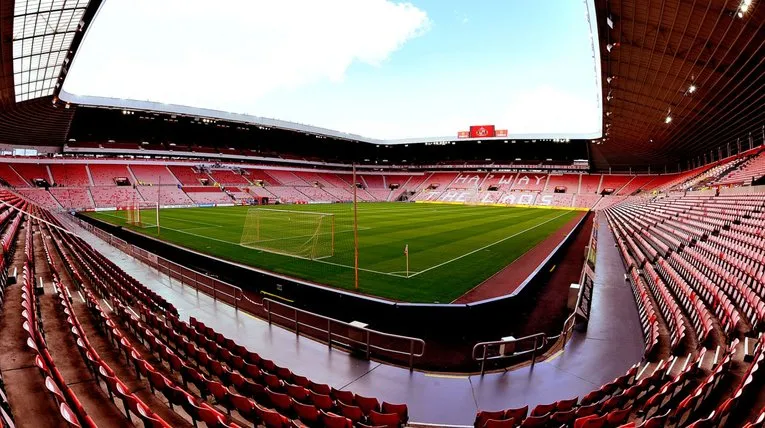 Góc nhìn từ khán đài xuống mặt cỏ sân vận động Ánh sáng Sunderland
