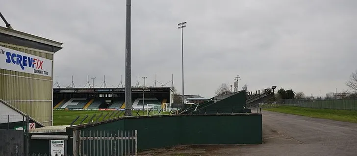 Hình ảnh tổng quan sân Huish Park nhìn từ trên cao, thể hiện quy mô và thiết kế