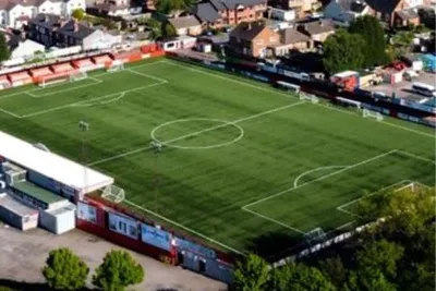 Hình ảnh tổng quan sân vận động The Lamb Ground nhìn từ trên cao, sân nhà của CLB Tamworth FC.