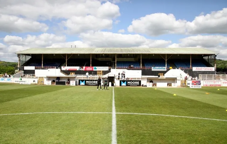 Khán đài chính Grandstand sân Twerton Park, Bath