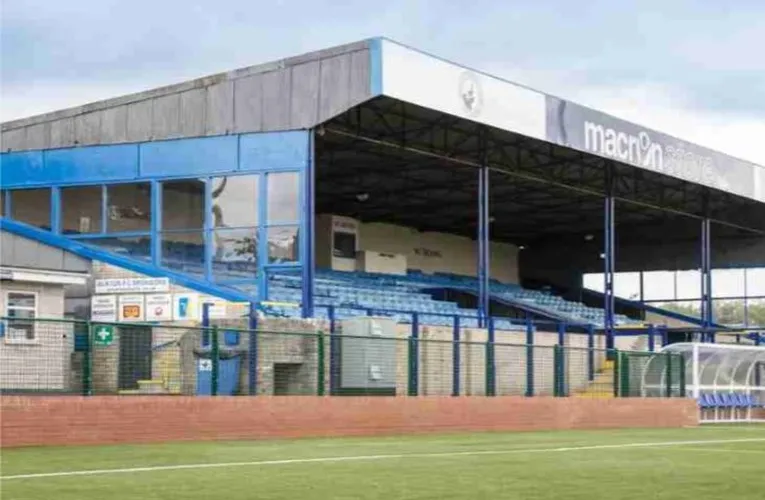 Khán đài chính Main Stand có 500 chỗ ngồi tại sân Silverlands