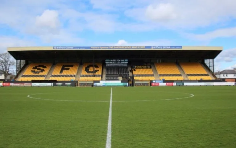 Khán đài chính Main Stand tại sân Haig Avenue