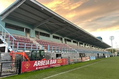 Khán đài chính sân Mariners Park, sân nhà của South Shields FC, mang đậm nét cổ kính bóng đá Anh