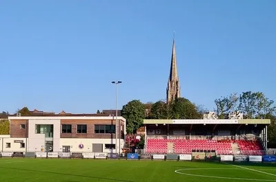 Khán đài chính sân Meadowbank Dorking Wanderers