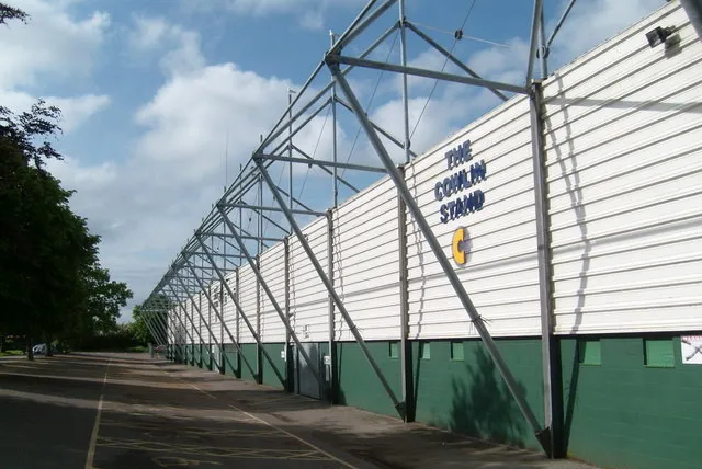 Khán đài Cowlin Stand tại sân Huish Park, một phần quan trọng của cấu trúc sân