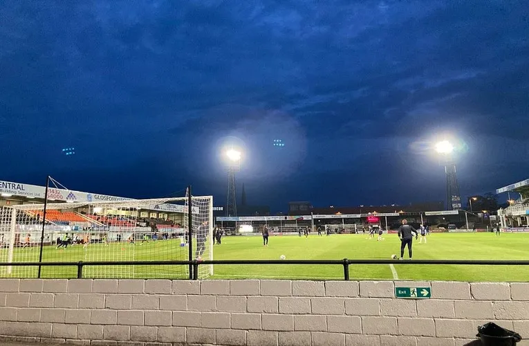 Khán đài Merton Stand tại sân Edgar Street, khu vực dành cho gia đình và khu vực báo chí