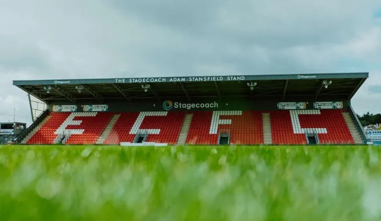 Khán đài Stagecoach Stand tại St. James Park Exeter, khu vực chỗ ngồi chính cho người hâm mộ
