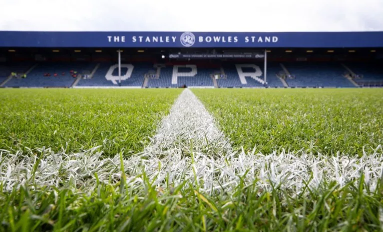 Khán đài Stanley Bowles tại Loftus Road