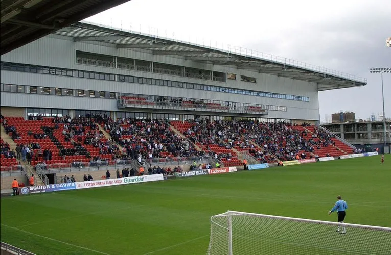 Khán đài Tây sân Brisbane Road