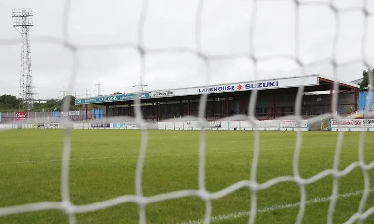 Khán đài Tony Hobson tại sân Bob Lucas, nơi vinh danh huyền thoại của Weymouth FC