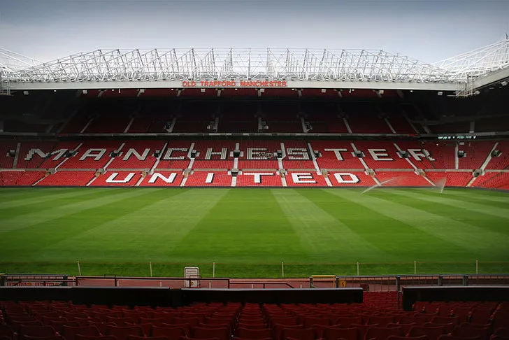 Không gian bên trong khu vực hành lang của sân vận động Old Trafford