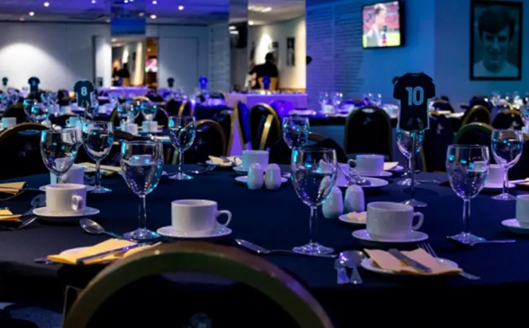 Không gian dịch vụ hospitality sang trọng tại sân The Den của Millwall FC