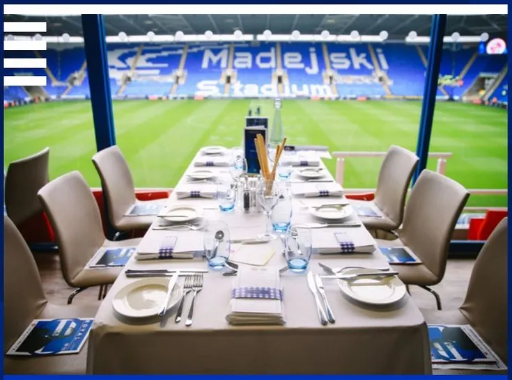 Không gian sang trọng của khu vực khách sạn (hospitality) tại sân Madejski, phục vụ VIP