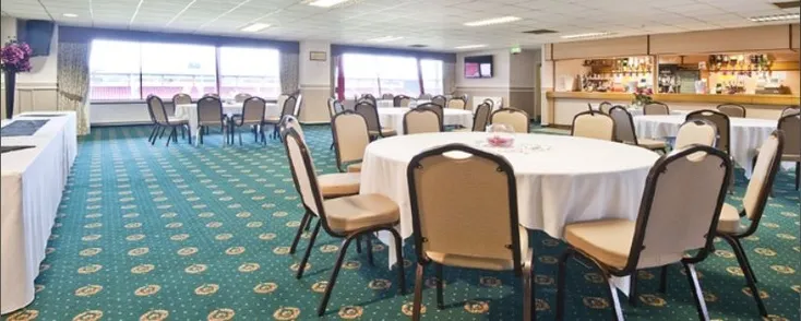 Không gian tiếp đón VIP tại sân Banks's Stadium (Bescot), nơi trải nghiệm trận đấu đẳng cấp hơn