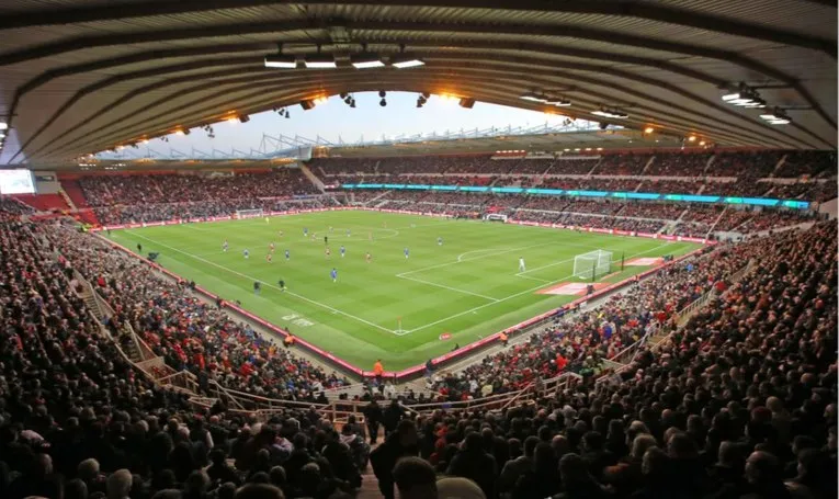 Không khí cuồng nhiệt bên ngoài sân Riverside vào ngày diễn ra trận đấu của CLB Middlesbrough.