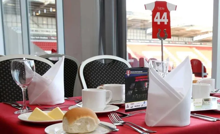 Khu vực tiếp đón khách VIP tại New York Stadium, cung cấp trải nghiệm hospitality sang trọng cho fan
