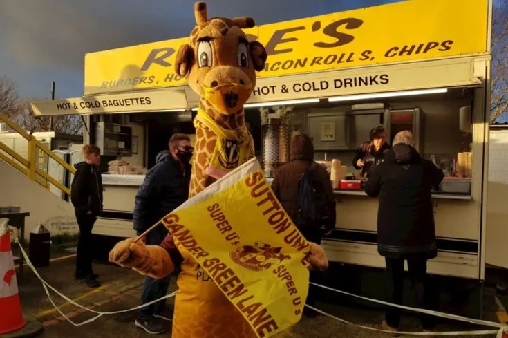 Khu vực tiếp đón VIP (Hospitality) sang trọng tại sân Gander Green Lane của Sutton United