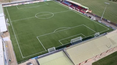 Sân vận động Priory Lane nhìn từ trên cao, biểu tượng của Eastbourne Borough FC.