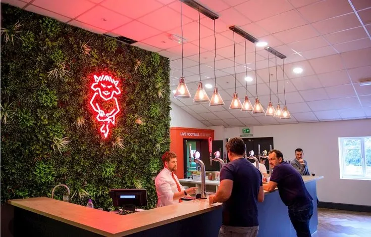 Sảnh VIP hiện đại tại Sincil Bank, nơi trải nghiệm dịch vụ khách sạn đẳng cấp cho các trận đấu của Lincoln City