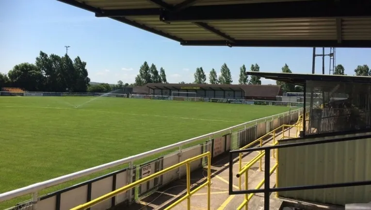 Sơ đồ tổng quan bố trí chỗ ngồi và các khán đài tại sân New Windmill Ground của Leamington FC