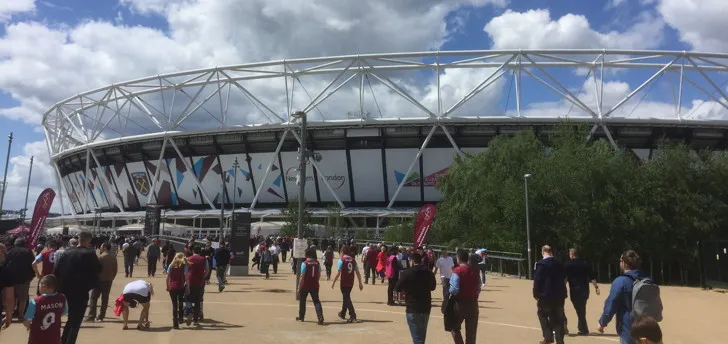 Toàn cảnh bên ngoài Công viên Olympic, nơi đặt London Stadium