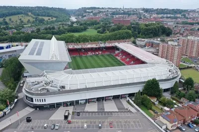 Toàn cảnh sân vận động Ashton Gate từ trên cao, sân nhà của Bristol City và Bristol Rugby
