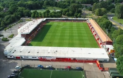 Toàn cảnh sân vận động Broadfield nhìn từ trên cao, ngôi nhà của CLB Crawley Town