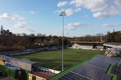 Toàn cảnh sân vận động Gallagher Stadium, sân nhà của Maidstone United.