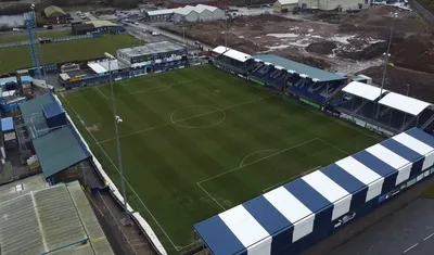 Toàn cảnh sân vận động Holker Street nhìn từ trên cao, sân nhà của Barrow AFC
