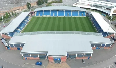 Toàn cảnh sân vận động SMH Group nhìn từ trên cao, công trình hiện đại của Chesterfield FC.