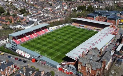 Toàn cảnh sân vận động St. James Park Exeter từ trên cao, sân nhà của Exeter City FC